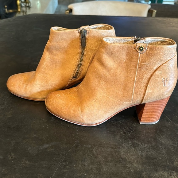 Frye bootie size 7 1/2 M. Camel - Picture 1 of 9